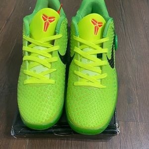 Kobe grinch SIZE 11